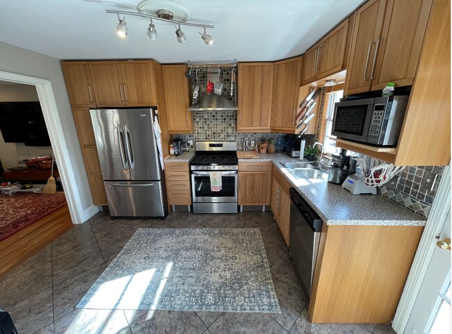 Building Photo - 147 Lindbergh Dr NE