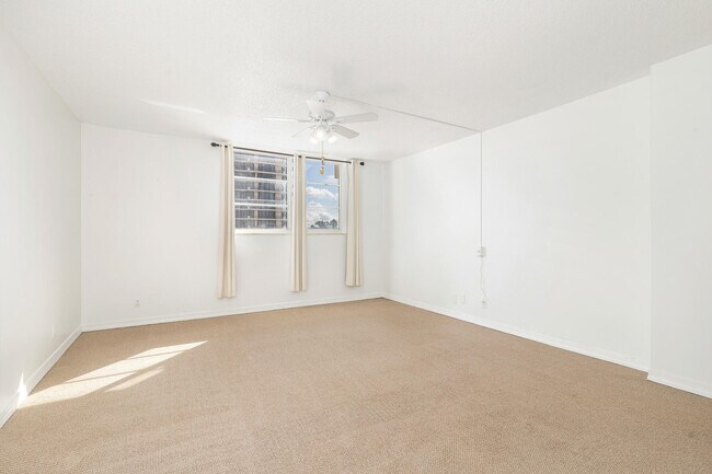 Building Photo - 630 Ocean Dr