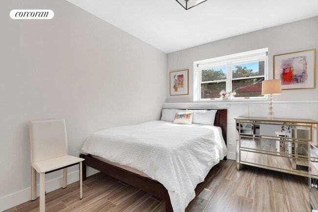 Building Photo - 164 Diamond St