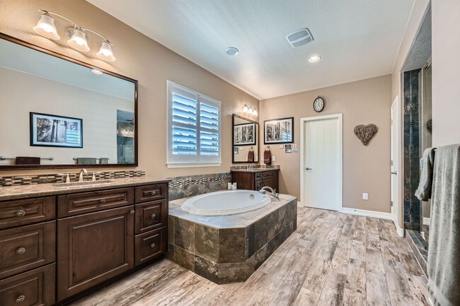 Building Photo - Luxury Living with Front Range Views, Hot ...