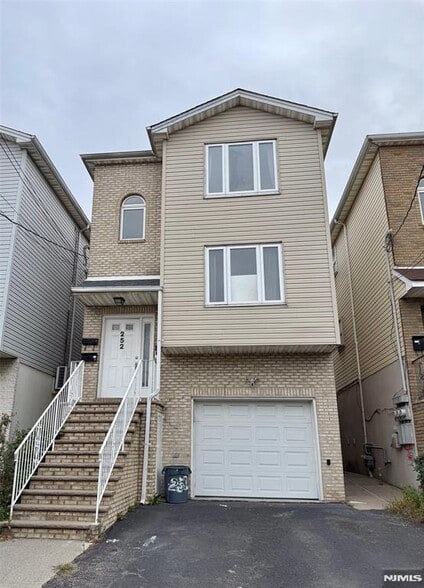 Primary Photo - 252 Passaic Ave