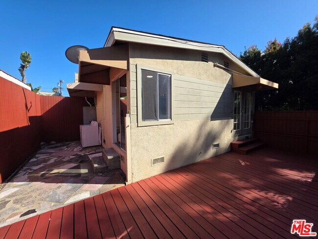 Building Photo - 632 Santa Clara Ave