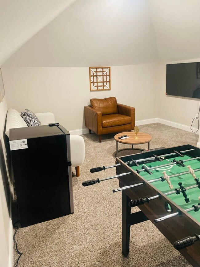 Building Photo - Modern Townhome in the Heart of Franklinton
