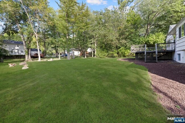 Building Photo - 947 E Glen Ave