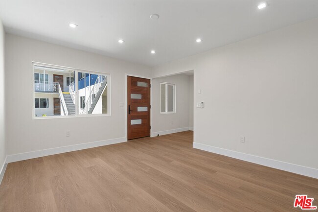 Building Photo - 420 S Sepulveda Blvd