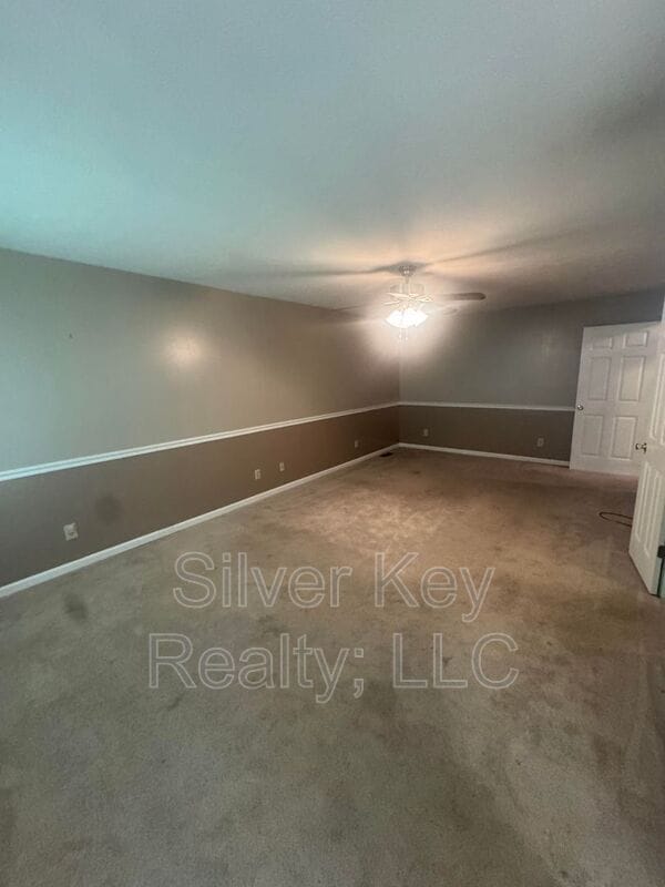 Building Photo - 136 S Matlock Ave