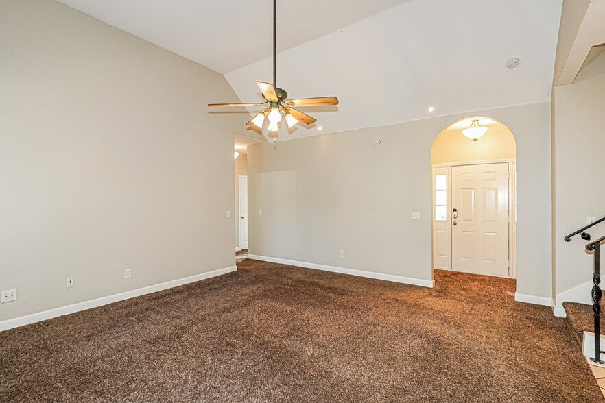 Building Photo - 318 Gatewood Dr