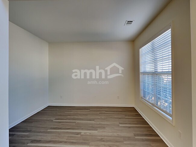 Building Photo - 811 Buffington Way