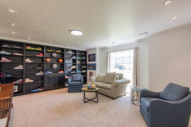 Building Photo - 3025 Regency Ct