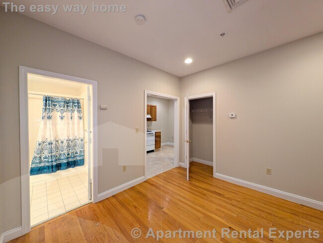 Building Photo - 466 Green St