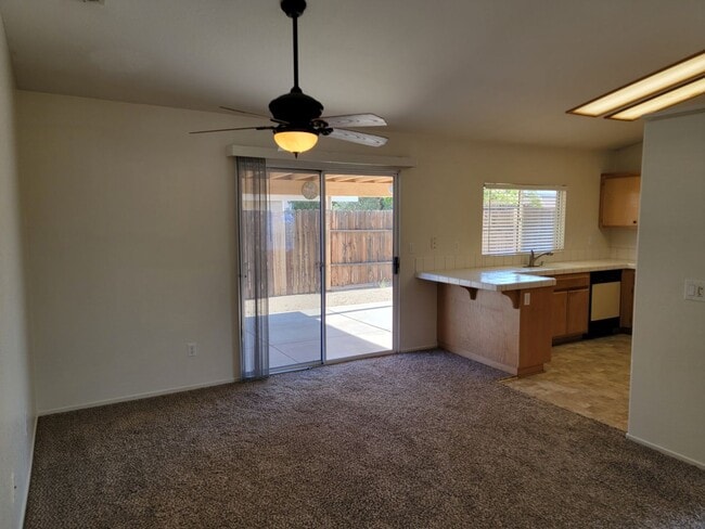 Building Photo - Single story Rosamond Home