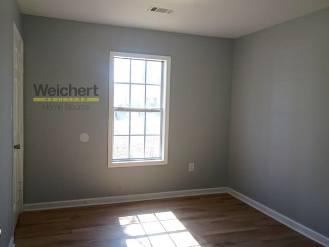 Building Photo - Freshly Remodeled 3BR/2BA with Carport & Spacious Backyard