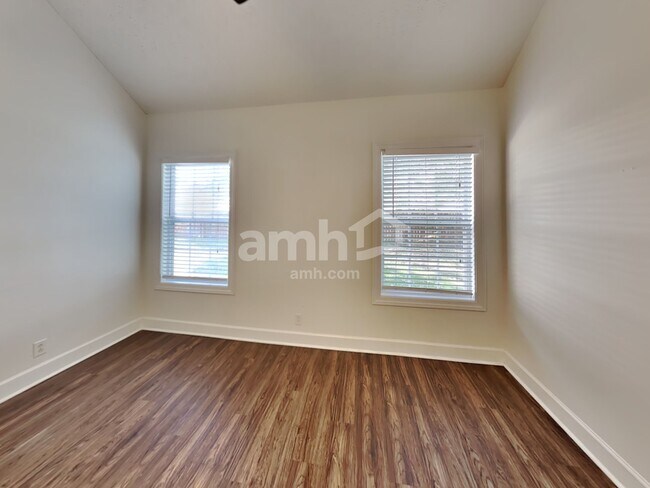 Building Photo - 1725 Kinsale Ave