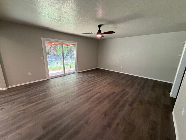 Building Photo - 1405 S Avery Dr