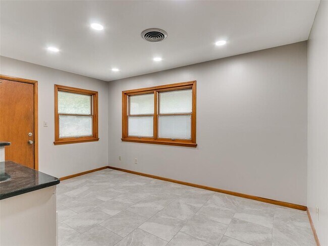 Building Photo - 1214 Cruce St