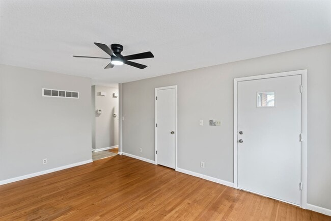 Building Photo - Modern Comfort in Independence, MO – 3-Bedroom Duplex! $1295.00