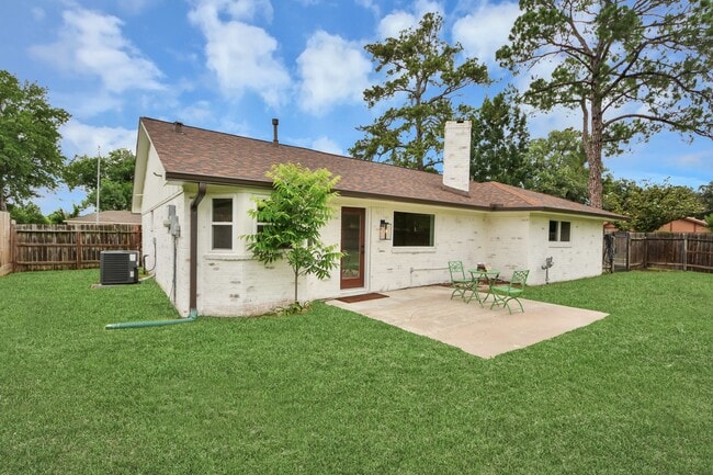 Building Photo - 7403 Shady Arbor Ln