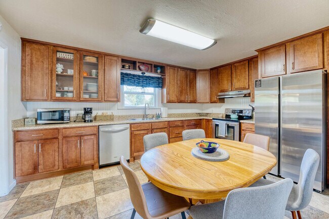 Building Photo - 312 Crestview Dr