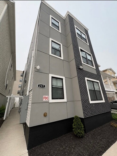 Building Photo - 207 Governor St