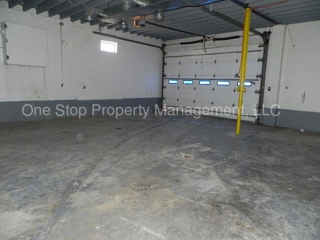 Building Photo - 2304 Englewood Ct