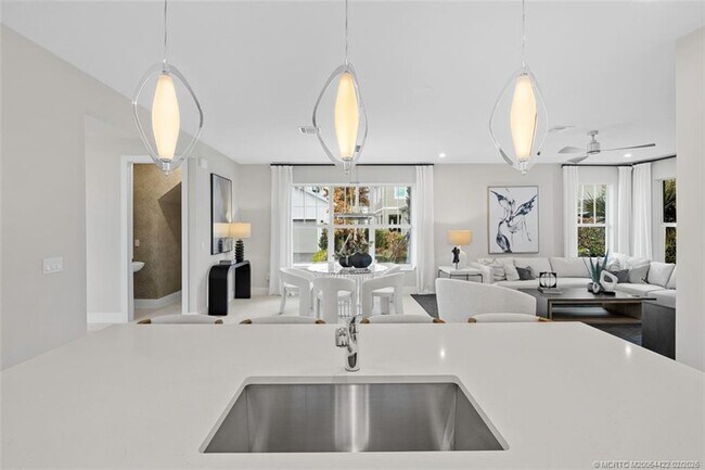 Building Photo - 823 SW Pr Ave