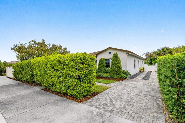 Building Photo - 7606 S Olive Ave