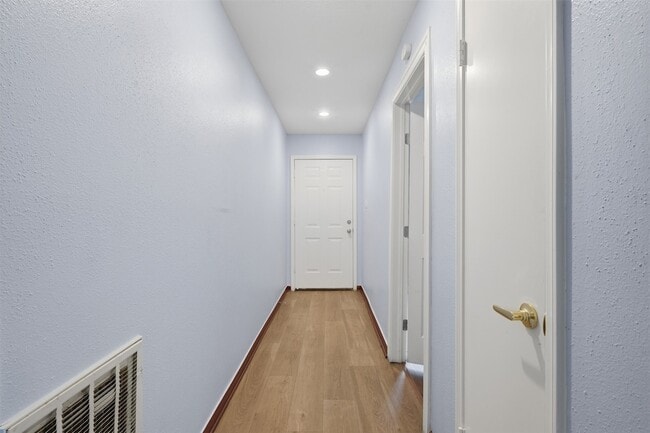 Building Photo - 7015 Pella Dr