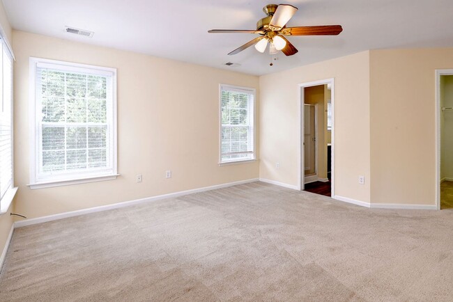 Building Photo - Spacious Home in York County