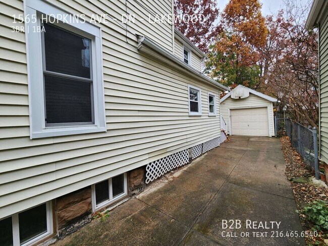 Building Photo - 1565 Hopkins Ave