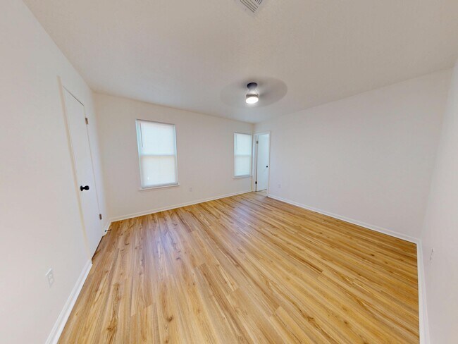 Building Photo - 4072 Melrose Dr