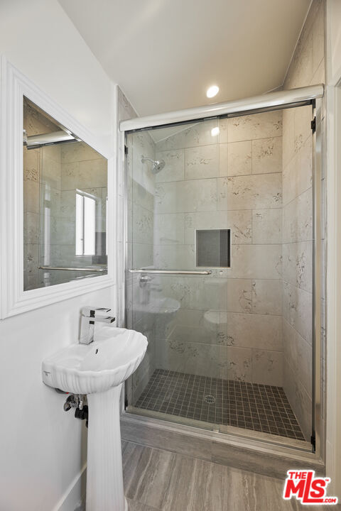 Building Photo - 6212 Fulton Ave