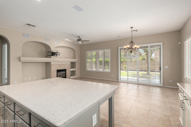 Building Photo - 2731 W Cottonwood Ln