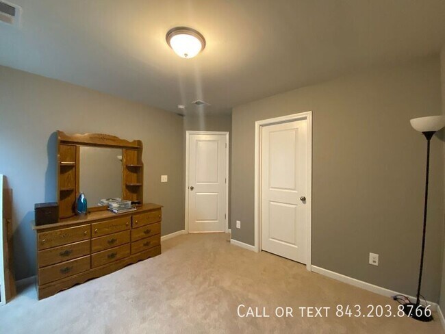 Building Photo - 219 Lazy River Ln