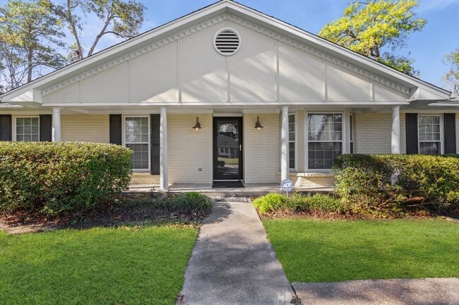 Building Photo - 25 Little John Ln