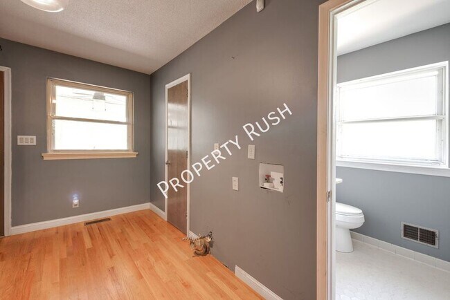 Building Photo - 303 Windmere Dr