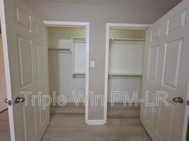 Building Photo - 12 Gold Meadow Loop