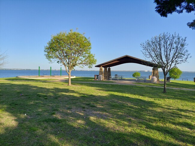Building Photo - 111 Gregory Dr