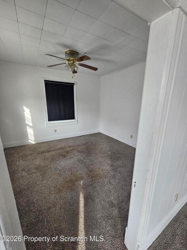 Building Photo - 1044 John Ave