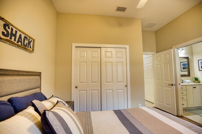 Building Photo - Optional Golf Transfer Seasonal Short-Term...
