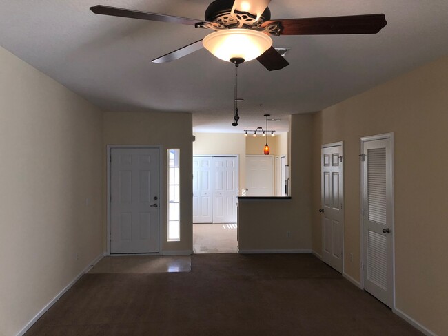 Building Photo - 3 BEDROOM 2.5 BATH TOWNHOME FOR RENT - wal...