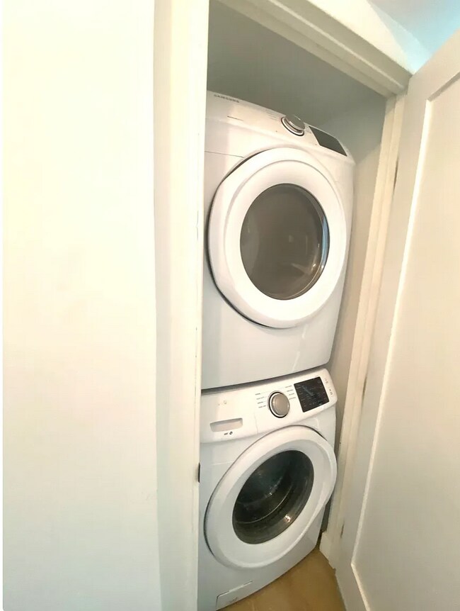 Building Photo - 13053 Venice Blvd