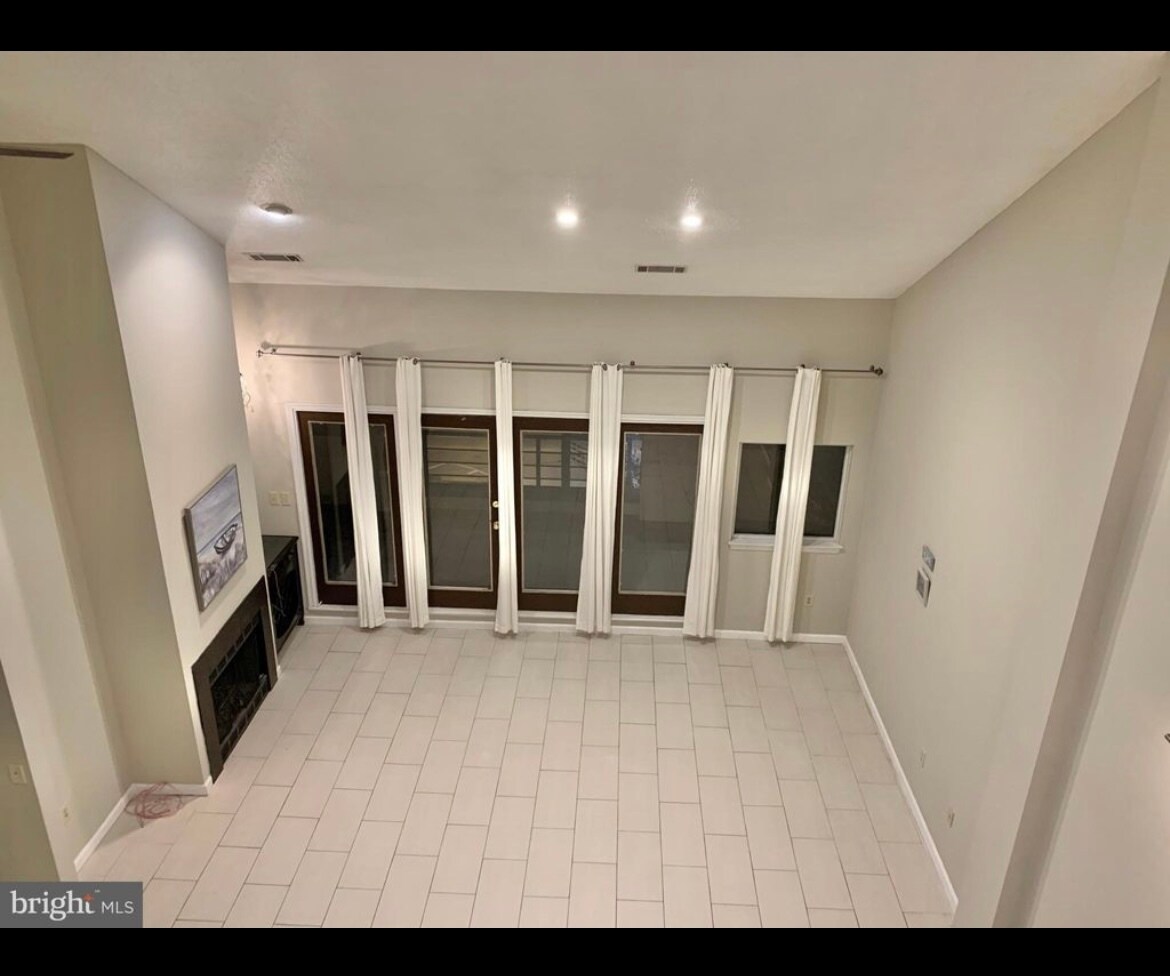 Building Photo - 1040 Deer Ridge Dr