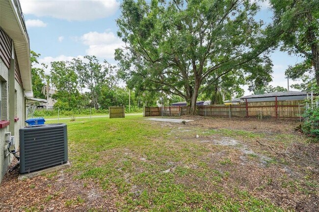 Building Photo - 7715 Deleuil Ave