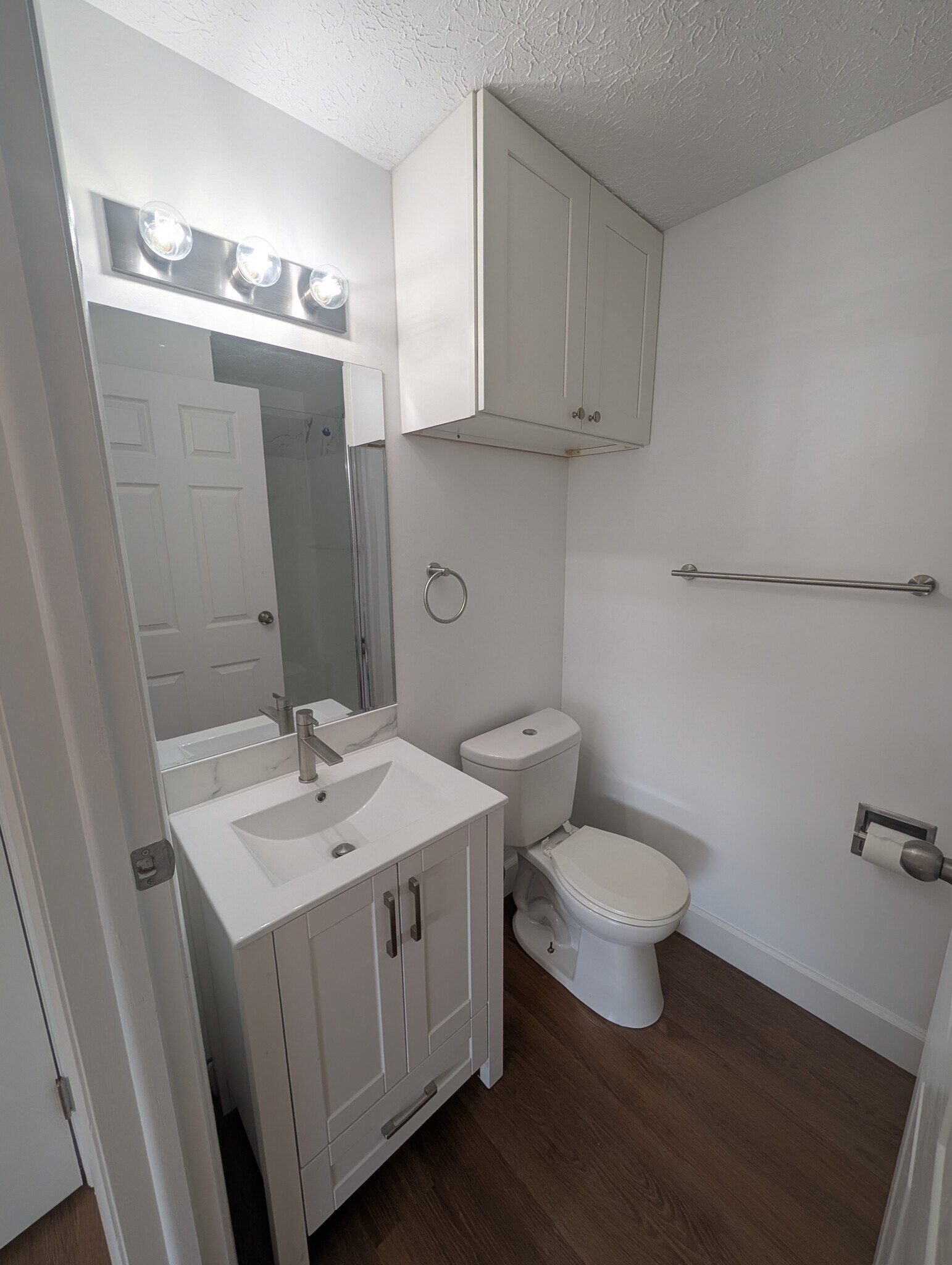 Master Bathroom - 19609 Gunners Branch Rd