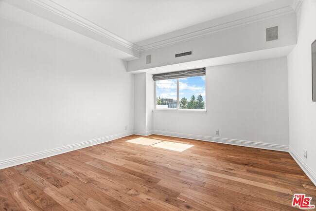 Building Photo - 1155 N La Cienega Blvd