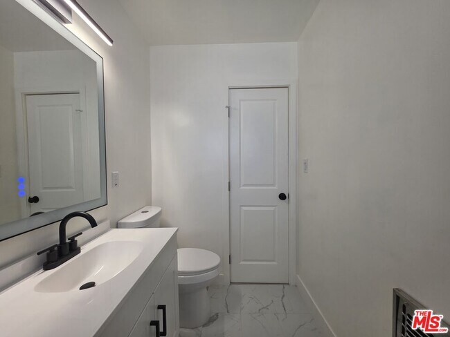 Building Photo - 1411 Innes Pl