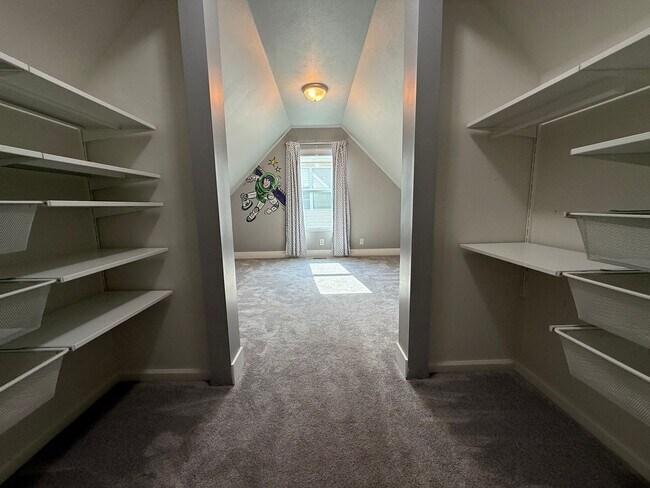 Building Photo - New to Elkhorn Rental Market!