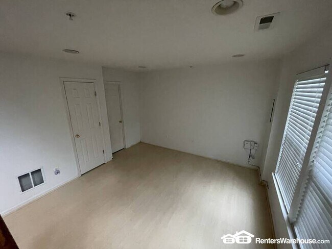 Building Photo - 9730 Luguna Rd