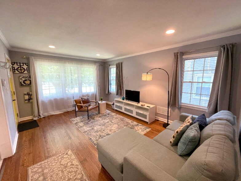 Building Photo - 1408 Lockwood Dr SW