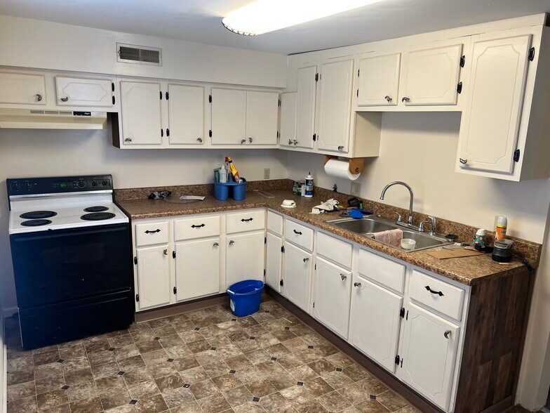 Kitchen - 1014 Saint Marys Blvd